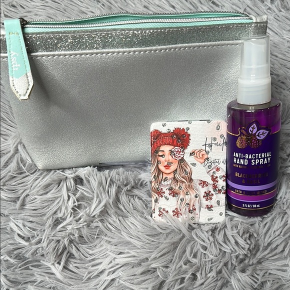 IPSY Silver Cosmetic Bag & BBW Blackberry Basil AntiBac Hand Spray & Fun Compact - Picture 1 of 9